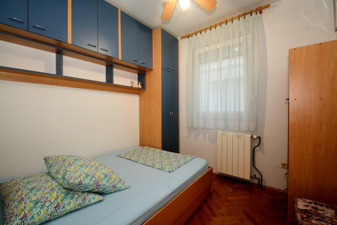 Apartman Vanja Omis Bagian luar foto
