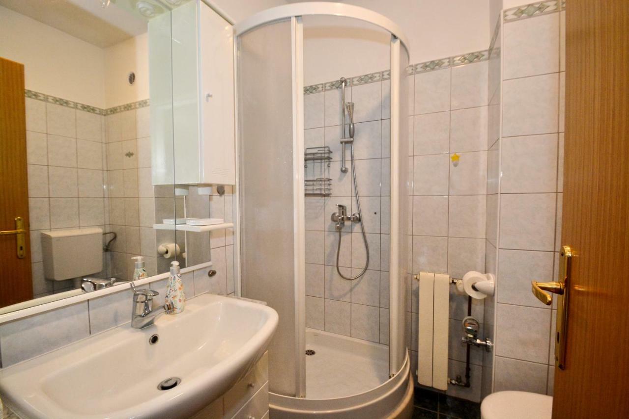 Apartman Vanja Omis Bagian luar foto