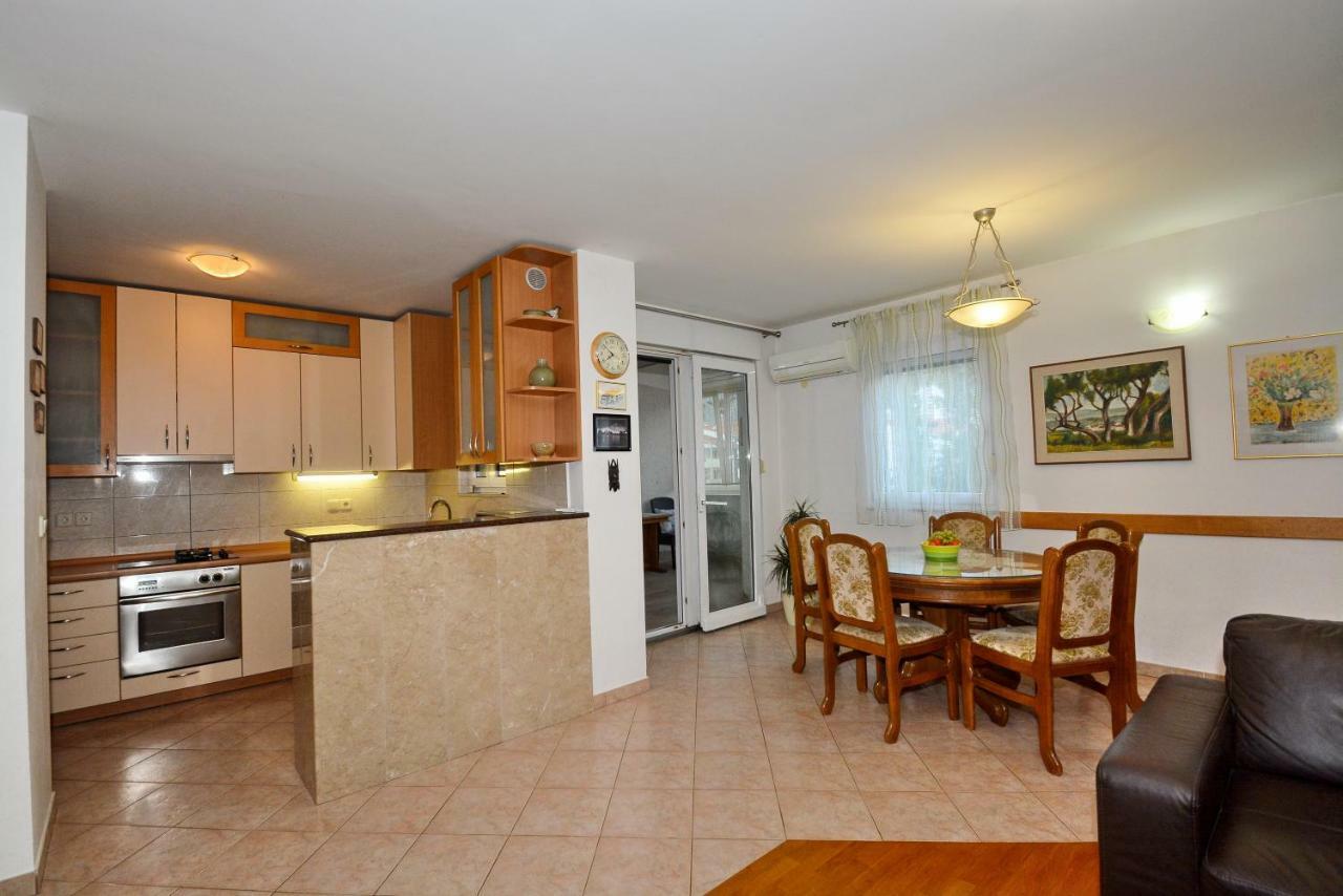 Apartman Vanja Omis Bagian luar foto